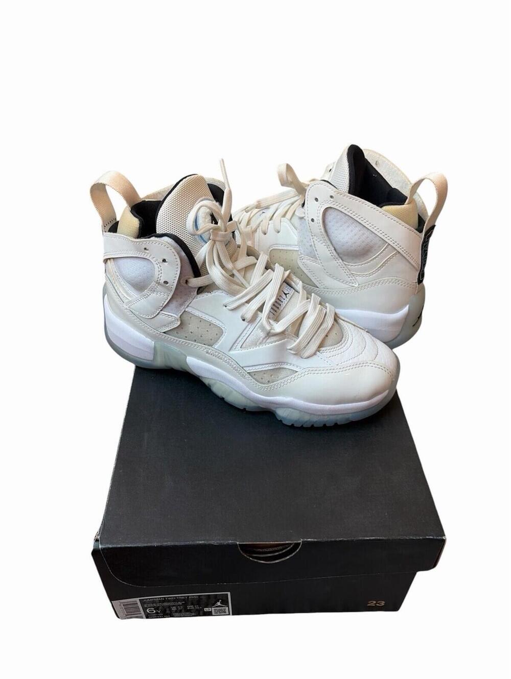 Jordan Air‎ Jordan Two Trey Boys Basketball Mid Top Lace-Up White US 6Y